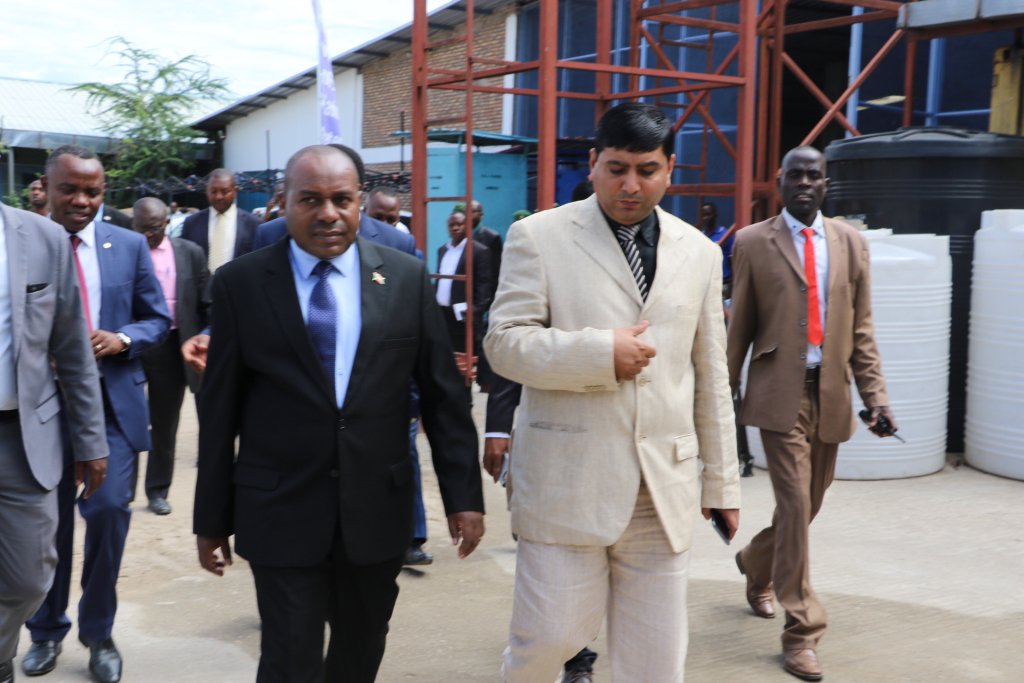 #Burundi: HE @ButoreJ pay a visit to the plastic products manufacturing plant, #Burundi: HE @ButoreJ pay a visit to the plastic products manufacturing plant,